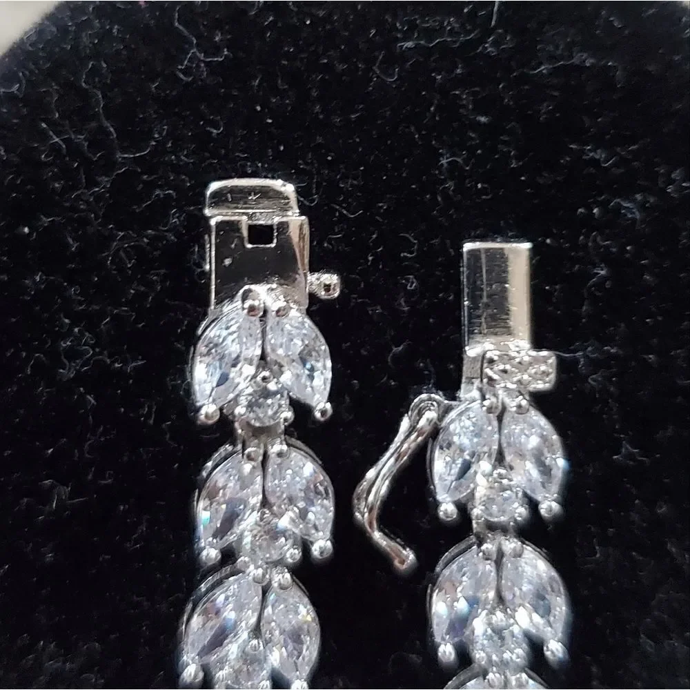 GENEVIVE Silver Necklace    - Picture 7 of 9